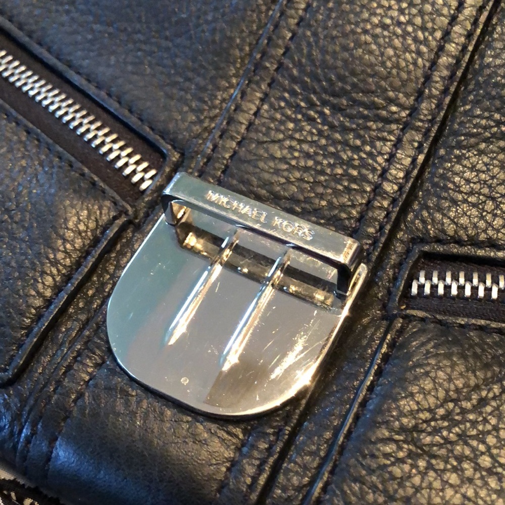 đšMichael Kors Pebbled soft leather removable chain link shoulder bag / clutch - Picture 6 of 14